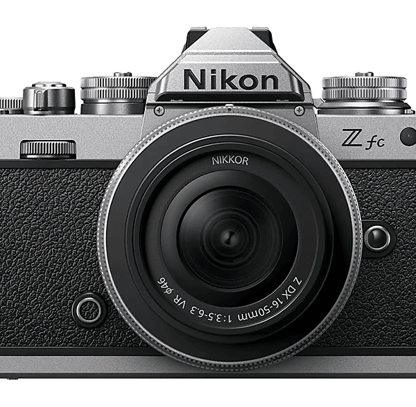 Cámara EVIL - Nikon Z FC, 20.9 MP, Pantalla 3", 4K, Wi-Fi, Bluetooth, Negro, Plata